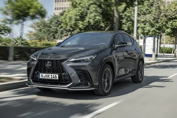 Nowy Lexus NX 450h+ 