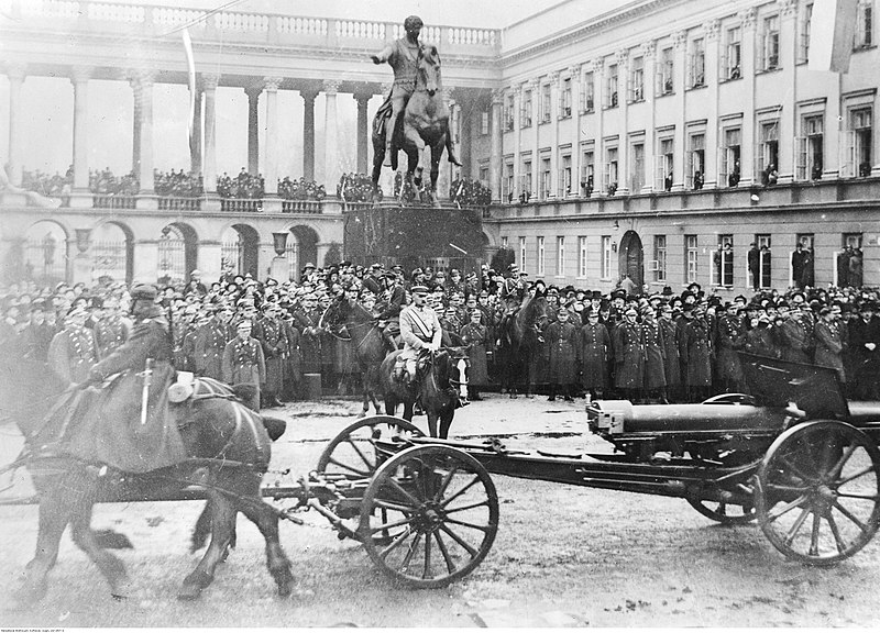 Obchody święta 11 listopada w Warszawie przed Pałacem Saskim w 1926 roku 
