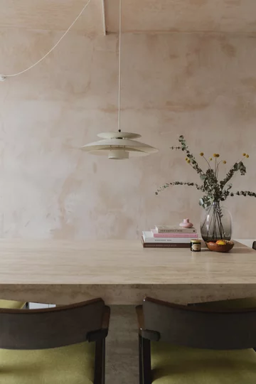 Śródziemnomorski klimat w pochmurnym Londynie, projekt Red Deer downloadfor.press, red deer