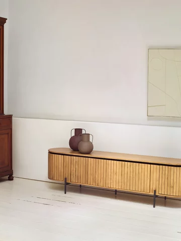 Kolecja A view of Hedonism Kave Home zaprezentowana w domu barcelońskiego fotografa i restauratora Leopoldo Pomésa 