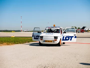 Fiat 126p w malowaniu PLL LOT 