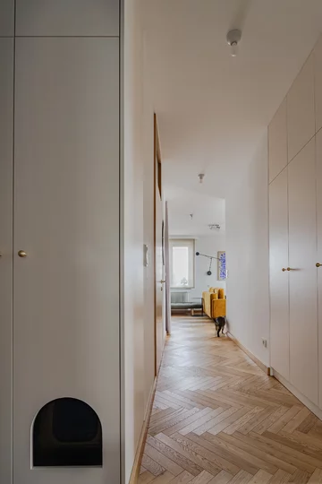 Małe, lecz kolorowe mieszkanie, projekt: FUGA Architektura Wnętrz 