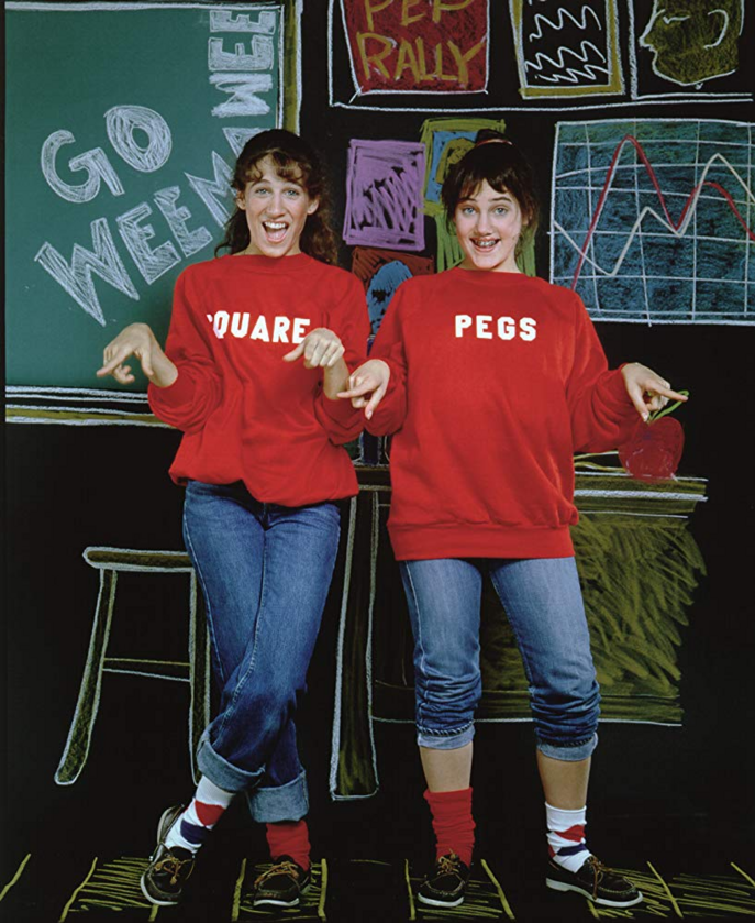 Sarah Jessica Parker i Amy Linker w „Square Pegs” (1982) 