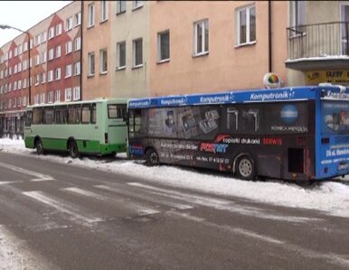 Miniatura: Autobus miejski wjechał w budynek w...