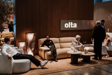 Stoisko Olta na Salone del Mobile 2026 – przestrzeń zaprojektowana jak domowy azyl, w którym design zaczyna się od komfortu 
