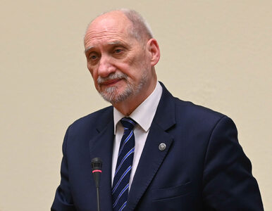 Miniatura: Macierewicz ma przeprosić trzech...