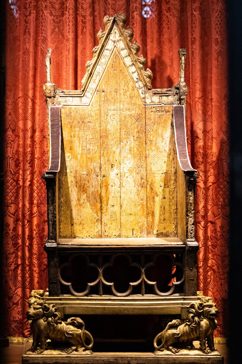 Tron, czyli krzesło koronacyjne