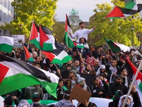 „Precz z&nbsp;Izraelem” – antysemityzm radykalnej lewicy