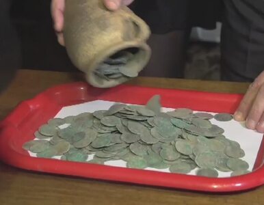 Miniatura: Średniowieczne monety ukryte w dzbanach....
