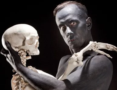 Miniatura: Nergal: księża walczą nawet o czarną...