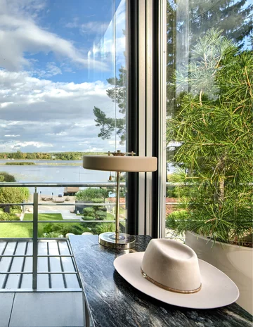 Dom zatopiony w naturze 