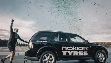 Rekord świata w pchaniu auta 