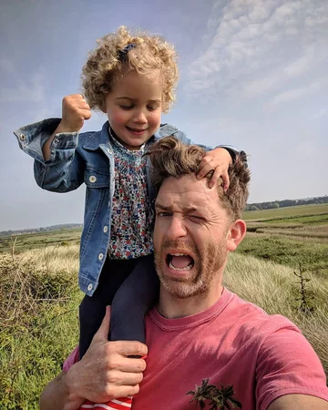 Simon Hooper z rodziną 