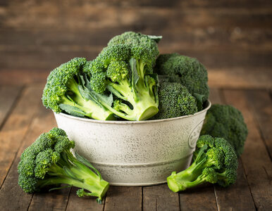 Czy można jeść surowe brokuły? Ma to swoje wady i zalety
