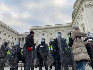Demonstranci przed Kongresem 