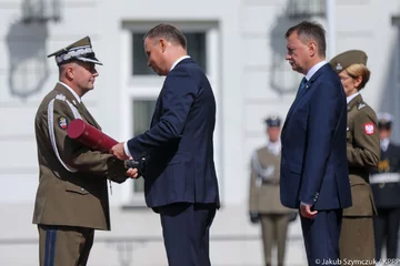 Nominacje generalskie przed Pałacem Prezydenckim 