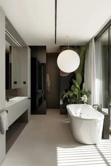 Inside Out Villa, dom jednorodzinny autorstwa pracowni MOKAA – dom, który otwiera się na ogród i redefiniuje współczesny komfort życia 