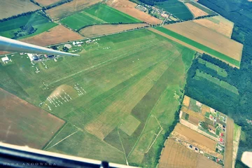 Widok z szybowca Puchacz na lotnisko w Michałkowie aeroklubu ostrowskiego 