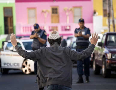 Miniatura: Pełen akcji thriller z międzynarodowym...