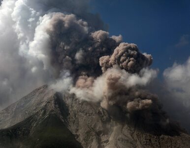 Miniatura: Wybuch wulkanu wyrzucił pył na wysokość 5...