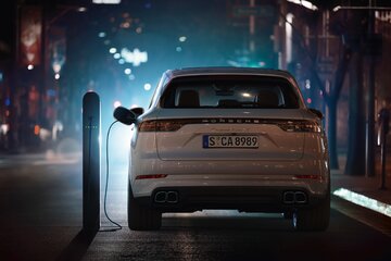 Porsche Cayenne Turbo S E-Hybrid i&nbsp;Porsche Cayenne Turbo S E-Hybrid Coup&eacute;