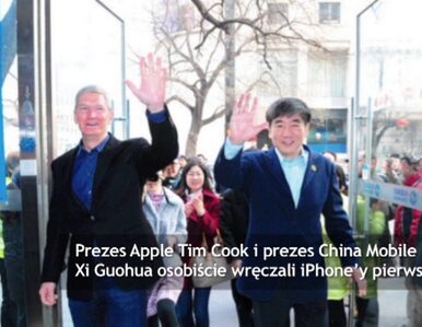Miniatura: Prezes Apple wręcza iPhone'y Chińczykom