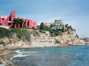 La Muralla Roja, osiedle projektu Ricardo Bofill Taller de Arquitectura Ricardo Bofill, La Muralla Roja