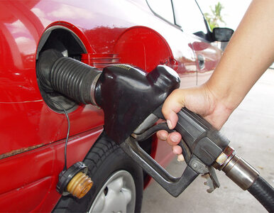 Miniatura: Benzyna coraz bliżej pięciu złotych za litr