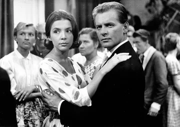 Kadr z filmu „Wiano” 1963. Kadr z filmu „Wiano” w reżyserii Jana Łomnickiego; n/z Marta Lipińska, Tadeusz Łomnicki.