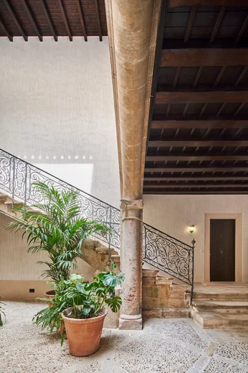 Renowacja zabytkowego budynku mieszkalnego w Hiszpanii, projekt OHLAB v2com, 2303-03, OHLAB