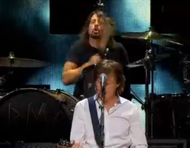 Miniatura: McCartney w roli Kurta Cobaina; Courtney...