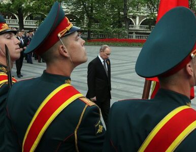 Miniatura: Putin chciał obejrzeć defiladę, więc...