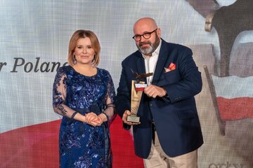 Rafał Jemielita odebrał nagrodę Orły &bdquo;Wprost &rdquo;dla Suzuki Motor Poland. Nagrodę wręczała Anna Krupka, sekretarz stanu w&nbsp;Ministerstwie Sportu i&nbsp;Turystyki Gala w&nbsp;Kielcach