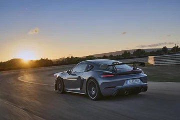 Porsche 718 Cayman GT4 RS 