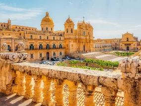 Miniatura: Miasteczko idealne. Dlaczego turyści tak...