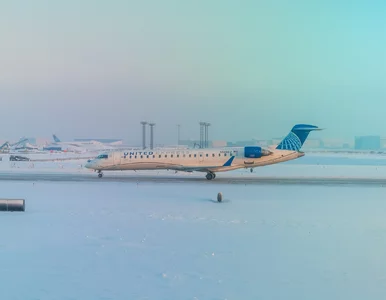 Miniatura: Nawet 10 tys. lotów odwołanych. Śnieżny...