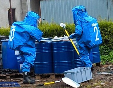 Miniatura: Policja zabezpieczyła ponad 100 beczek z...
