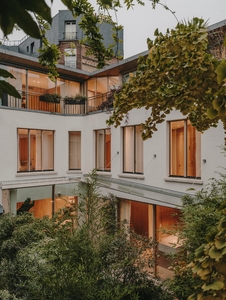 Miniatura: Kojący minimalizm paryskiego domu, projekt...