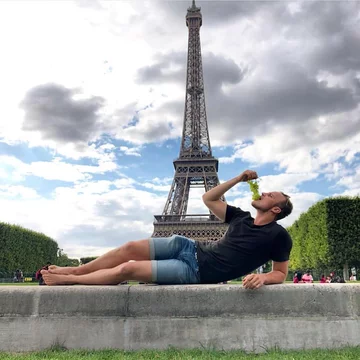 Mężczyźni parodiujący kobiety 