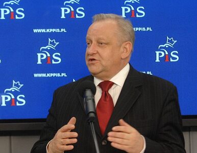 Miniatura: Senator PiS: W Polsce stoimy w kolejkach...