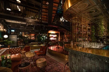 Bar Syreni Śpiew w warszawskim Koneserze, czyli w dawnej wytwórni wódki 