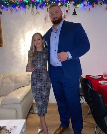 Hafþór Júlíus Björnsson i Kelsey Henson 