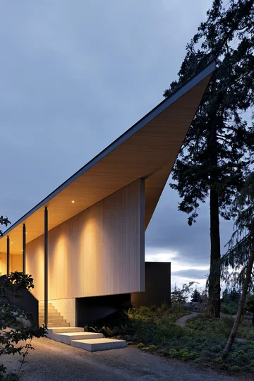 Shoreline House. Nowoczesny dom na wybrzeżu, projekt: Splyce 