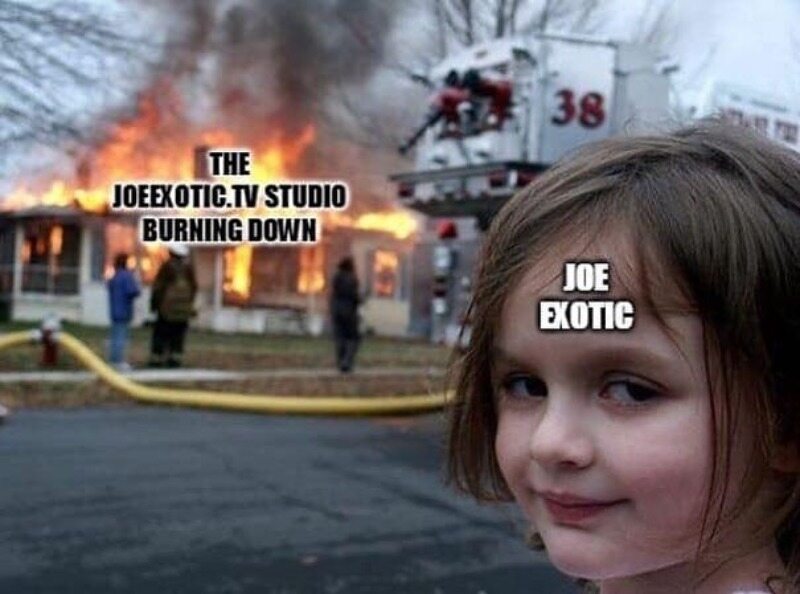 Palące się studio nagrań Joe Exotica/Joe Exotic 