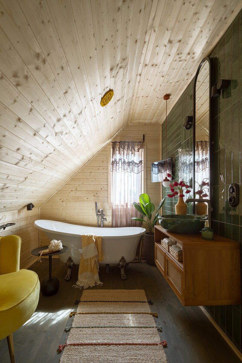 Wsp&oacute;łczesny dom na&nbsp;Kaszubach zaprojektowany przez Patrycję Majewicz &ndash; naturalne materiały, drewno i&nbsp;lokalne inspiracje tworzą spokojne, funkcjonalne wnętrze zakorzenione w&nbsp;krajobrazie