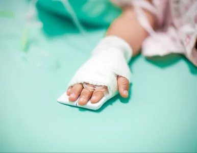 Miniatura: Bili, gwałcili i przypalali papierosami....