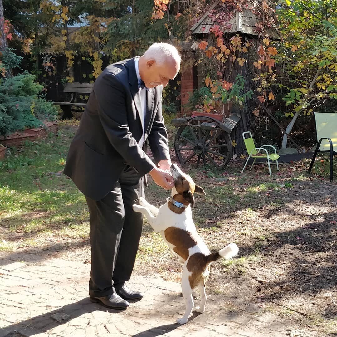 Janusz Korwin-Mikke i jego pies 