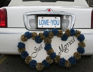 Miniatura: W podróż poślubną zabrał... mamę