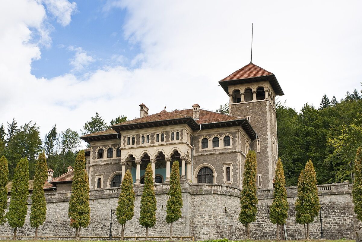Zamek Cantacuzino w Rumunii – tu kręcono Wednesday Wednesday, zamek