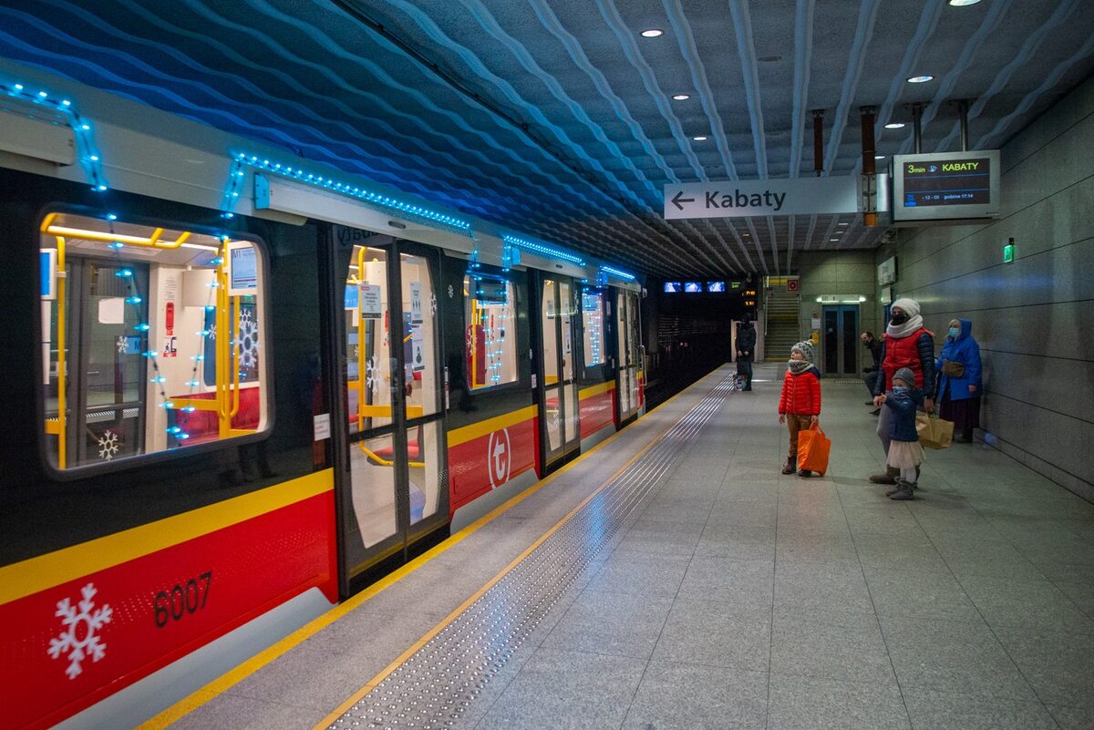 Świąteczne metro w Warszawie 